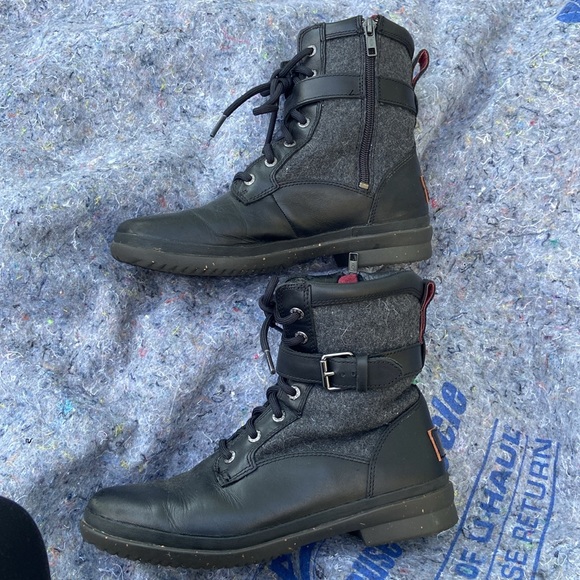 Ugg Black Leather Mid-calf boot - Picture 3 of 5